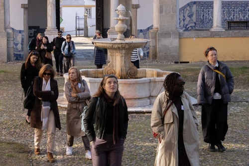 Ilustração Universidade de Évora acolhe comitiva internacional dedicada à educação inclusiva